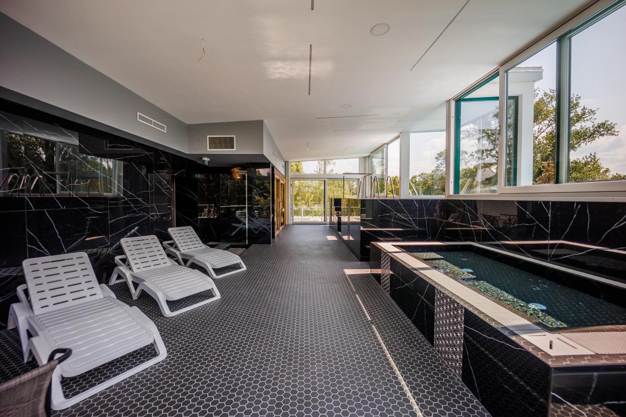 Villa Bauhaus Wellness Apart-Hotel Siófok Exteriér fotografie
